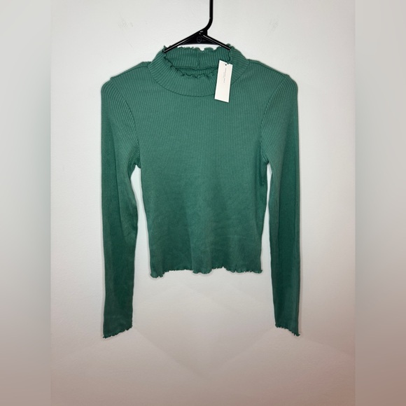 American Eagle Outfitters Sweaters - NWT SM American Eagle Green Ribbed Long Sleeve Turtle Neck Shirt